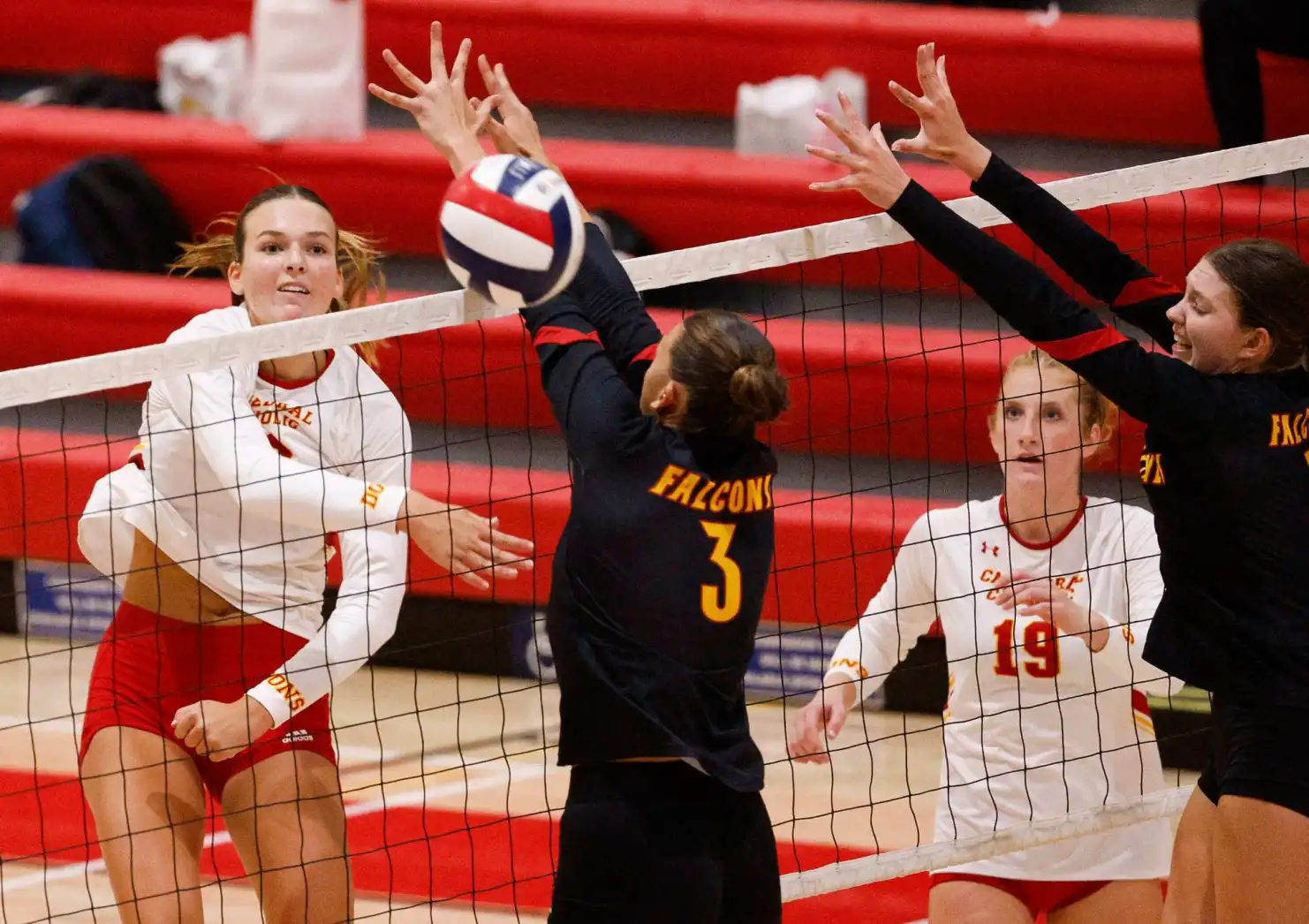 Cathedral Catholic-Torrey Pines Showdown For CIFSDS Girls Volleyball Final